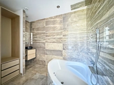 PROPRIETE DE 250 M2 SUR 3276 M2 DE TERRAIN- 4 SUITES PARENTALES - PISCINE 14 X 3M - POLL HOUSE - 2 GARAGES- BELEYMAS (24)