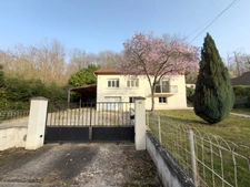 Maison entièrement rénovée à vendre 4 pièces de 85m2 avec 3 chambres et garage 60 m2 sur 833 m2 de terrain à CREYSSE (24)