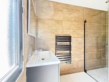PROPRIETE DE 250 M2 SUR 3276 M2 DE TERRAIN- 4 SUITES PARENTALES - PISCINE 14 X 3M - POLL HOUSE - 2 GARAGES- BELEYMAS (24)