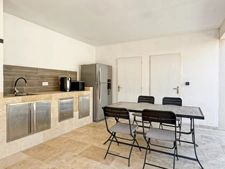 PROPRIETE DE 250 M2 SUR 3276 M2 DE TERRAIN- 4 SUITES PARENTALES - PISCINE 14 X 3M - POLL HOUSE - 2 GARAGES- BELEYMAS (24)