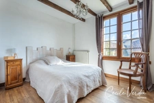 Propriete à vendre 7 pièces proche de BERGERAC (24)-Longère en pierre de 250 m2, 5 chambres, piscine, et grange aménageable de 200 m2 sur 3,8 HA