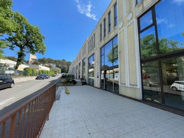 Local/bureau à vendre MOUGINS (06)