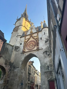 fonds de commerce à vendre AUXERRE (89) plein centre  rue piétonne de l'horloge 