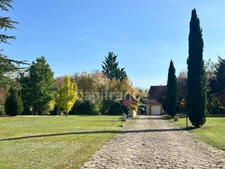 House for sale,  CHAMPS SUR YONNE (89) Magnificent property of 272 m², 6 bedrooms, swimming pool, 4800 m² plot