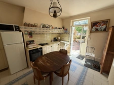 House for sale, 7 rooms, Auxerre (89). Character property of 165 m², 4 bedrooms, garage, cellars, land.