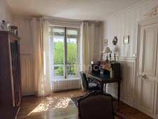 House for sale, 7 rooms, Auxerre (89). Character property of 165 m², 4 bedrooms, garage, cellars, land.