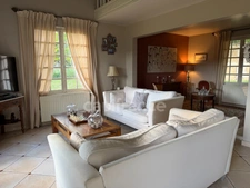House for sale, 9 rooms, GY L'EVEQUE (89). Character property of 185 m2, 4 bedrooms plus office. Land. 