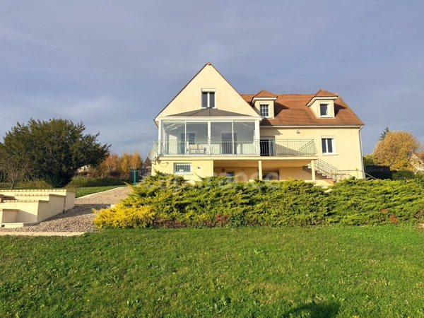 Maison à vendre de 179 m2 SAINT BRIS LE VINEUX (89) 4 chambres plus bureau sous-sol garage Terrain de 2100 m2