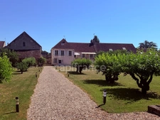 House for sale in ESCOLIVES SAINTE CAMILLE (89), 6 rooms, 211 m², bedrooms, cellar, outbuildings, land, pond