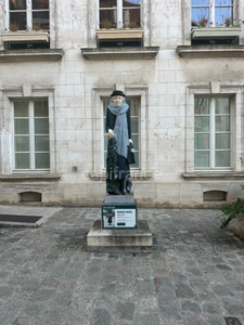 fonds de commerce à vendre AUXERRE (89) plein centre  rue piétonne de l'horloge 