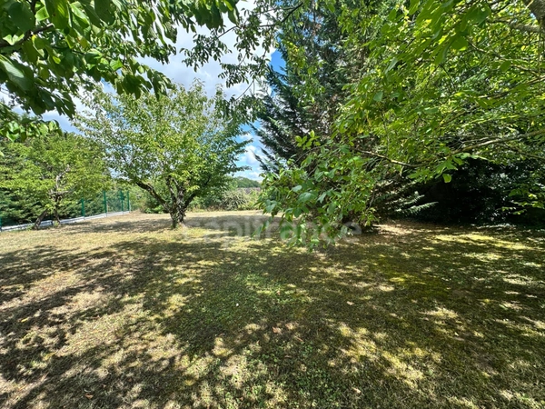 Terrain à vendre  AUXERRE (89) de 714 m2   clos  garage  portail