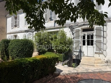 Maison à vendre 7 pièces AUXERRE (89)   Propriété de caractère de 165 m2   4 chambres   Garage   Caves    Terrain