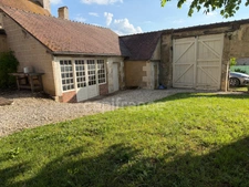 House for sale, 9 rooms, GY L'EVEQUE (89). Character property of 185 m2, 4 bedrooms plus office. Land. 