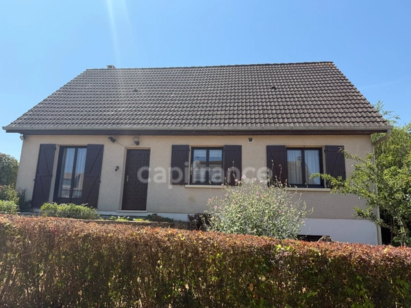 Maison à vendre 7 pièces  de 141 m2 Saint Georges sur Baulche (89) 4 chambres.  Sous sol.  Terrain 600 m2