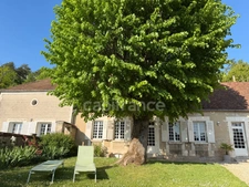 House for sale, 9 rooms, GY L'EVEQUE (89). Character property of 185 m2, 4 bedrooms plus office. Land. 