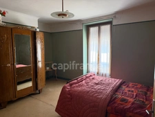 House for sale, 4 rooms, CHITRY (89), winemaker's house. Outbuilding. Vaulted cellar. 