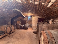 House for sale, 4 rooms, CHITRY (89), winemaker's house. Outbuilding. Vaulted cellar. 