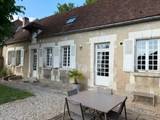 House for sale, 9 rooms, GY L'EVEQUE (89). Character property of 185 m2, 4 bedrooms plus office. Land. 