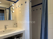House for sale, 9 rooms, GY L'EVEQUE (89). Character property of 185 m2, 4 bedrooms plus office. Land. 