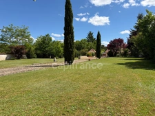Maison à vendre CHAMPS SUR YONNE (89) Magnifique propriété de 272 m² 6 Chambres Piscine Terrain de 4800 m2