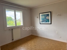 House for sale in APPOIGNY (89), 7 rooms, 119 m2, basement, 4 bedrooms plus office, 3 garages, land