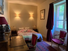House for sale, 9 rooms, GY L'EVEQUE (89). Character property of 185 m2, 4 bedrooms plus office. Land. 
