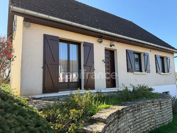 Maison à vendre 7 pièces  de 141 m2 Saint Georges sur Baulche (89) 4 chambres.  Sous sol.  Terrain 