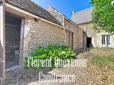 JORT – Maison de bourg en pierre avec dépendances et jardin