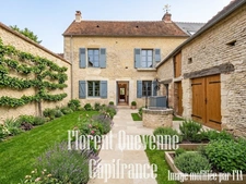 JORT – Maison de bourg en pierre avec dépendances et jardin