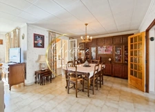 Maison familiale 136 m² avec jardin – 4 chambres – Grand garage. Au calme