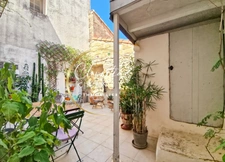 Maison de Maître 4 chambres 3 salles d'eau et bains et cour intérieure.