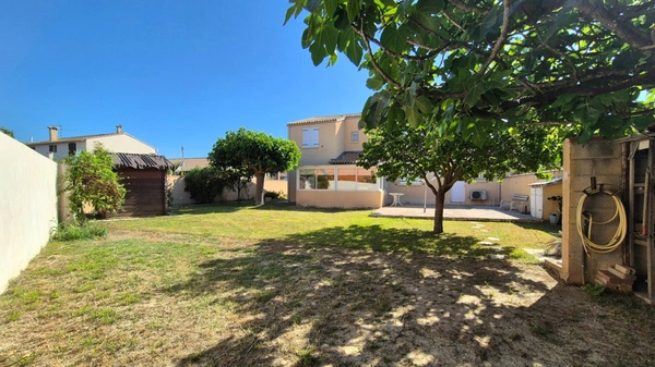 Maison familiale lumineuse de 136 m² sur 671 m² de jardin arboré — prête à vivre, au calme à Marsillargue