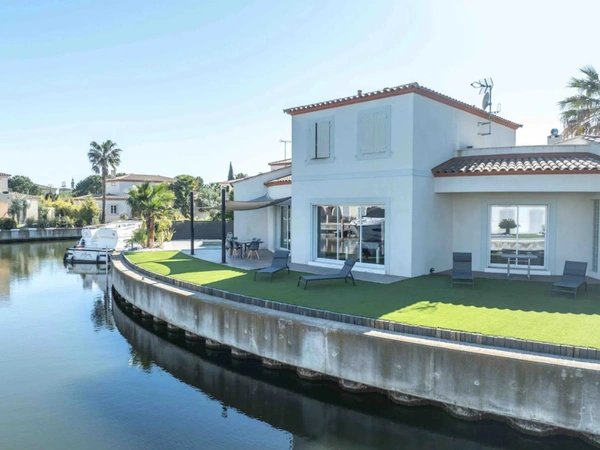 Marina 3 chambres avec appontement de 15 m pour bateau