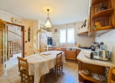Maison familiale 136 m² avec jardin – 4 chambres – Grand garage. Au calme