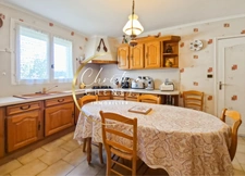 Maison familiale 136 m² avec jardin – 4 chambres – Grand garage. Au calme