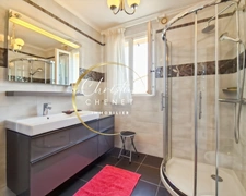 Maison familiale 136 m² avec jardin – 4 chambres – Grand garage. Au calme