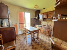 Maison 4 pièces - sous sol total - terrain de 2146m2 - dépendances - SAINT FARGEAU (89)