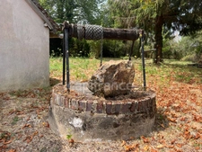 Maison à rénover avec jardin et puits – Le Charme (Loiret)  AU CALME – HAMEAU – JARDIN – PUITS – GARAGE – POTENTIEL LOCATIF