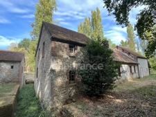 Former mill on the riverbank - 250m2 - enormous potential - 13ha of meadow and forest - St Maurice sur Aveyron (45)