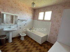 Maison 4 pièces - sous sol total - terrain de 2146m2 - dépendances - SAINT FARGEAU (89)