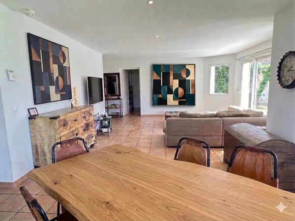 Villa avec piscine dans un quartier résidentiel et familial à Saint-Julien-en-Genevois, aux portes de Genève