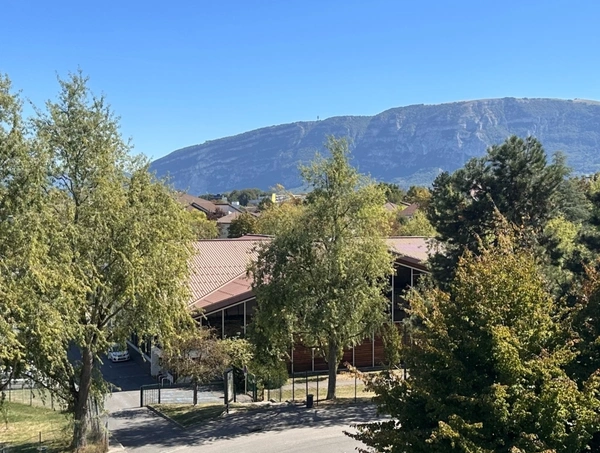 ✨ COUP DE CŒUR – T2 avec vue exceptionnelle sur le Salève ✨ A 5mn de la douane de Perly