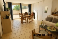 Grande maison 166 m² + dépendance habitable 50 m² + 2 garages de 30 m² chacun – Rare à Saint-Gilles !