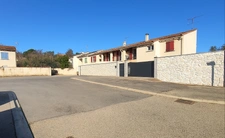 Grande maison 166 m² + dépendance habitable 50 m² + 2 garages de 30 m² chacun – Rare à Saint-Gilles !