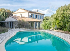 PARDAILHAN – MAISON FAMILIALE – 5 PIÈCES – PISCINE – VÉRANDA – TERRAIN CLOS 4973M² – PANNEAUX SOLAIRES – CALME – CLIMATISATION – CHAUFFAGE BOIS