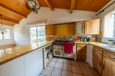 PARDAILHAN – MAISON FAMILIALE – 5 PIÈCES – PISCINE – VÉRANDA – TERRAIN CLOS 4973M² – PANNEAUX SOLAIRES – CALME – CLIMATISATION – CHAUFFAGE BOIS