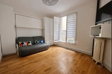PARIS 18EME ARRONDISSEMENT (75) - Studio meublé 17,94 m² – Montmartre – Art Déco – Calme et lumineux