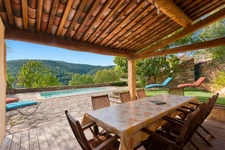 Ferrières-Poussarou – Deux logements, une piscine et une vue impressionnante sur la nature
