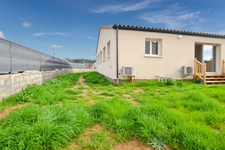 5-room house – 93 m² – Single-story – Quiet neighborhood – 350 m² garden – Parking