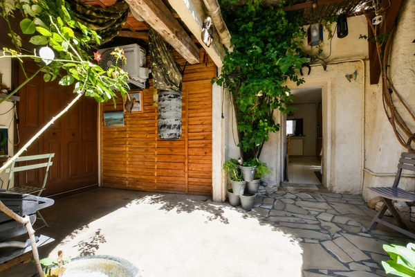 Maison de village 4 pièces – 102 m² – Lumineuse – Cour – Fort potentiel d’aménagement